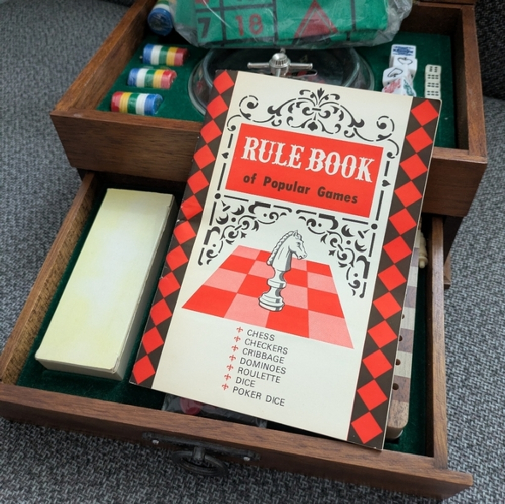 RARE 1960s Nintendo Travel Game/Gambling Set wooden box with knight - Picture 11 of 14